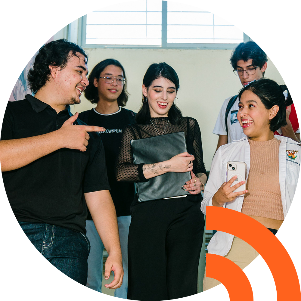 Grupo de estudantes representando a nova fase do Geração Crescer